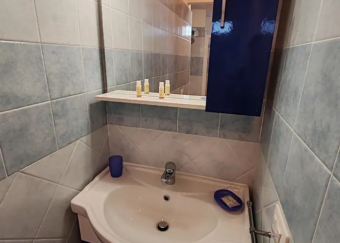 Residenza Silvana A Cielo On The Ground Floor With Parking דירה ורבאניה